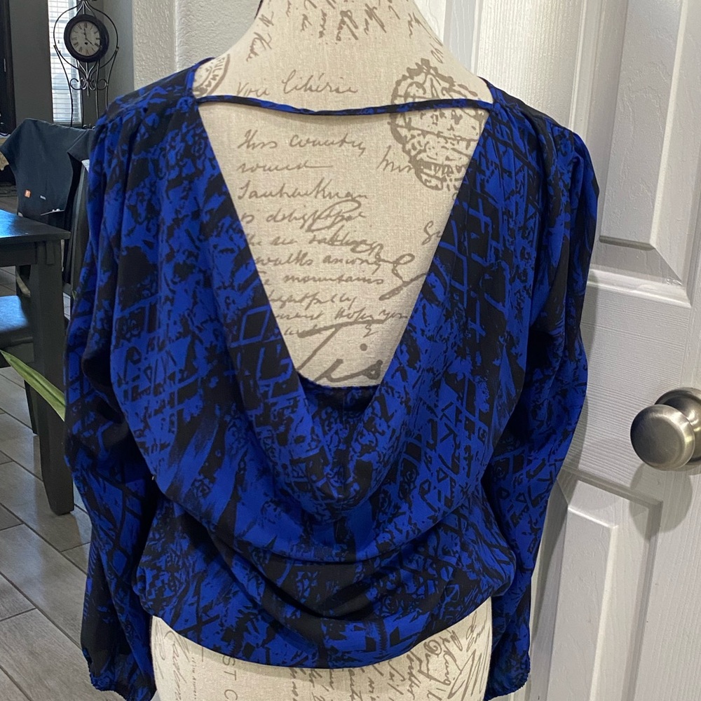 Woman’s shirt whit drop back size L
